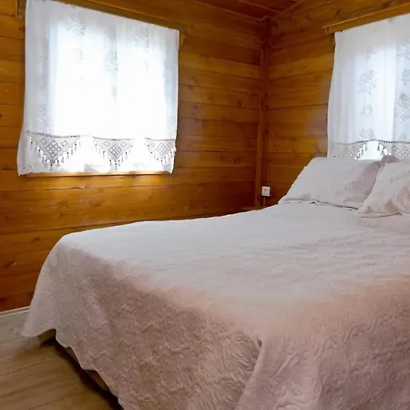펜션 Refreshing Tiny House With Shared Pool And Balcony In Bodrum 바이즈